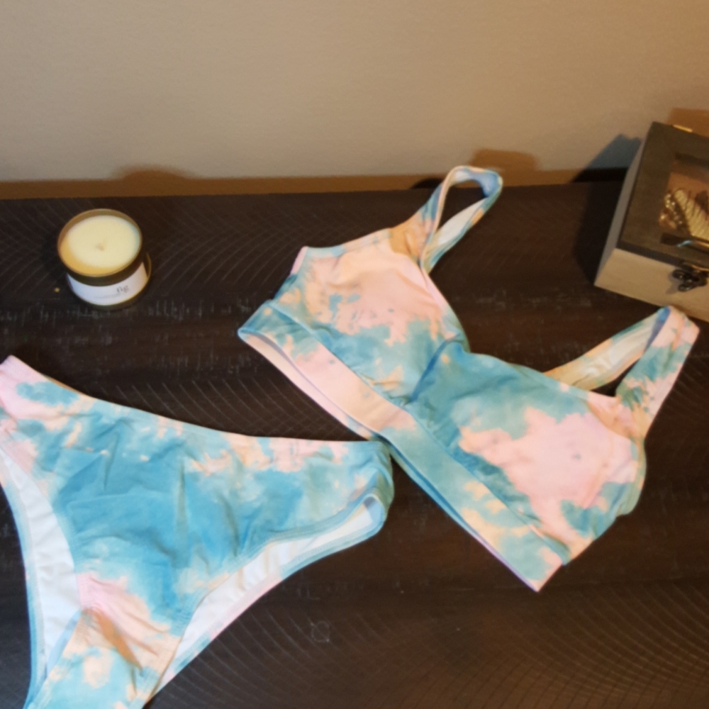 Tie Dye Pink Blue Padded Bikini NWT - Picture 4 of 4